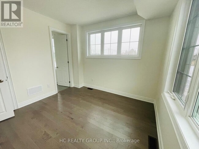 Photo - 117 Thomas Frisby Jr Cres