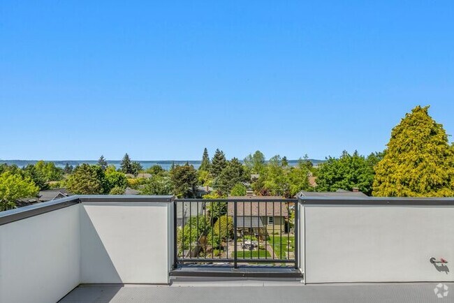 Building Photo - Sweet Ultra-Modern Air-Conditioned West Se... Rental