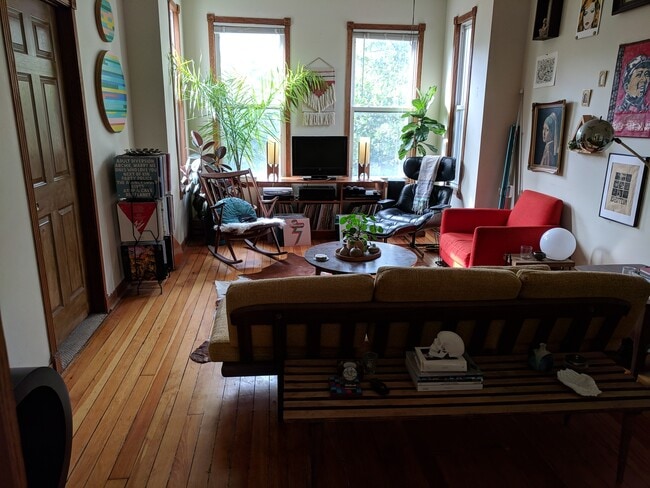 Photo - 1639 N Claremont Ave Unit Top Floor #3