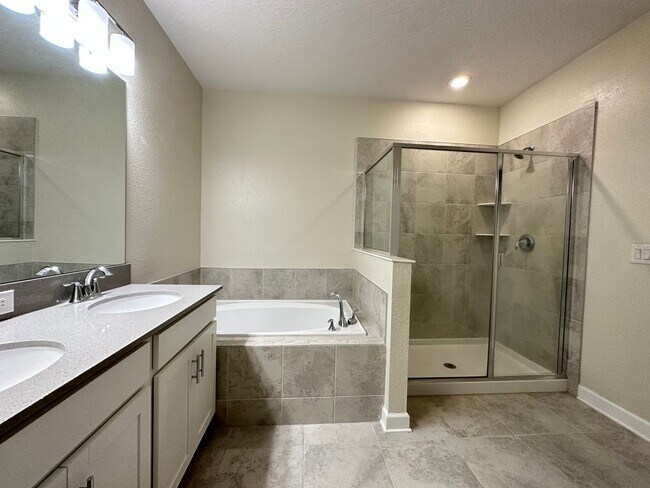 Photo - 4 Bed 3.5 Bath Townhouse for rent in Storey Lake