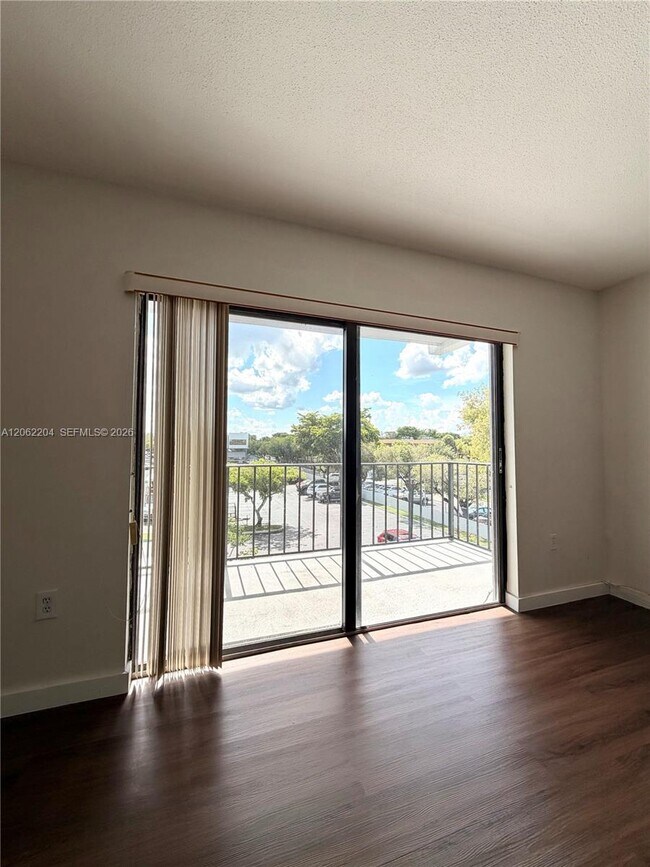 Photo - 10431 N Kendall Dr Unit D314