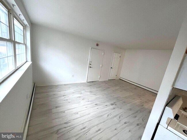 Photo - 6010 Bingham St