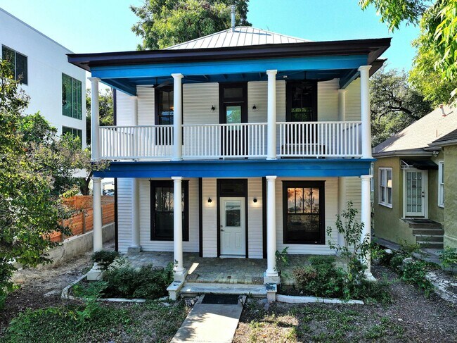 Building Photo - 709 W 14th St Unit 2