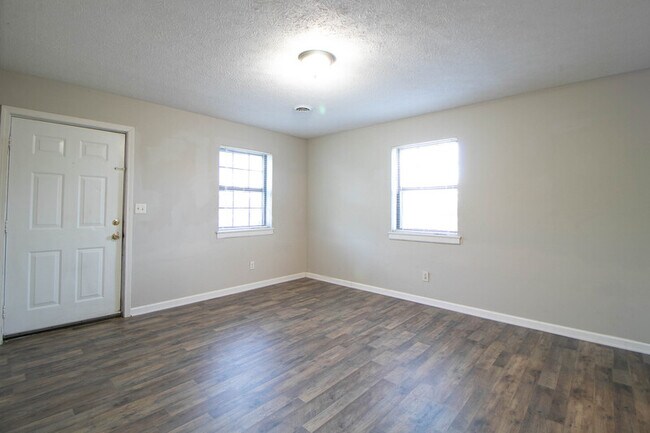 Photo - 9-409 Thompsonville Ln