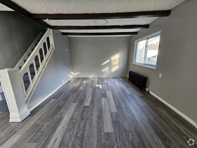 Building Photo - Spacious 2 bedroom 1 bath house for rent!