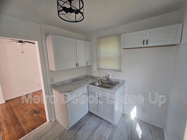 Photo - 15734 Meyers Rd