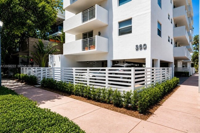 Building Photo - 360 Meridian Ave Unit 3E