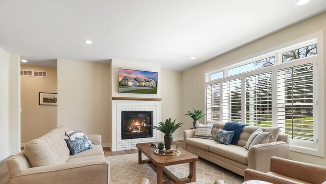Photo - 387 W Geneva St