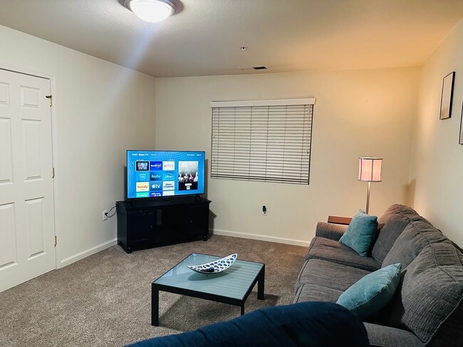 Photo - 1210 W Newlands Dr