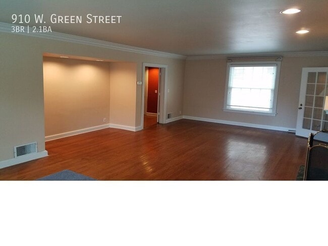 Photo - 910 W Green St