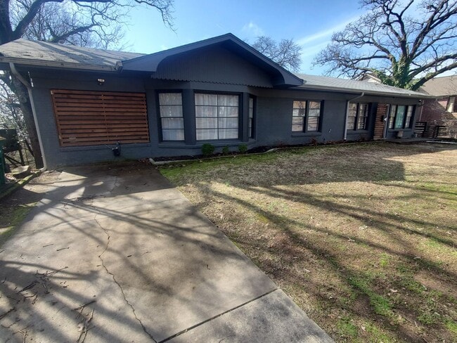 Photo - Call Peggy 501 676 1758