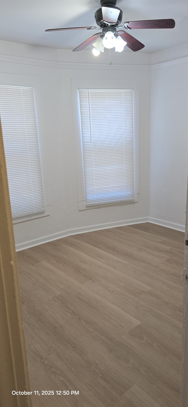 Living room - 437 W 9th St Unit #B