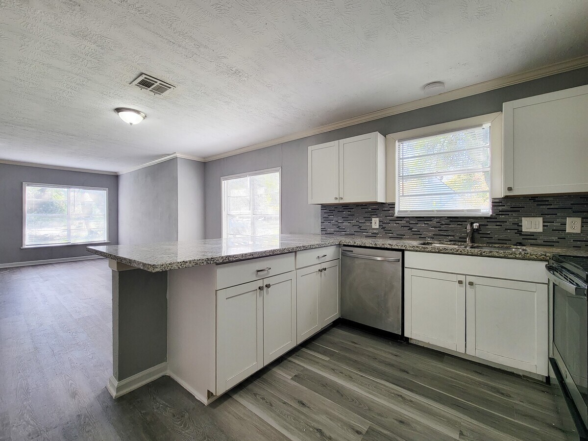 Photo - 2330 Cedar Dr