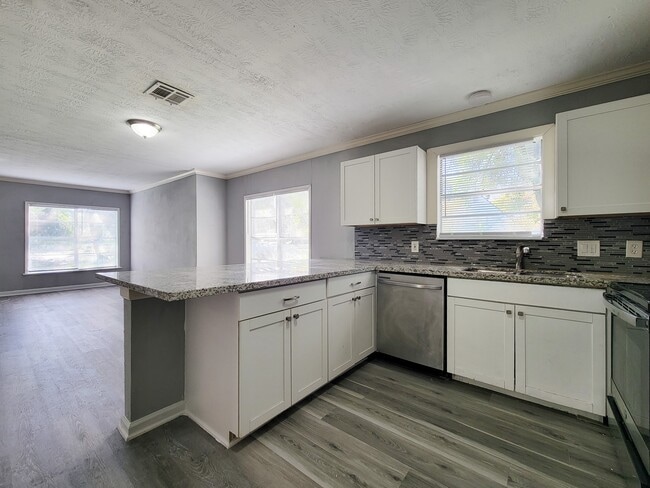 Photo - 2330 Cedar Dr