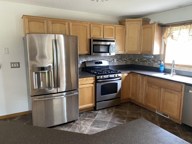 Photo - 2910 Otis Rd SE