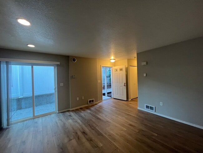 Photo - BIGGER and BETTER ONE BEDROOM in Hazelwood - Available June 1st - REMAINDER of JUNE RENT FREE - C... Unit 11873
