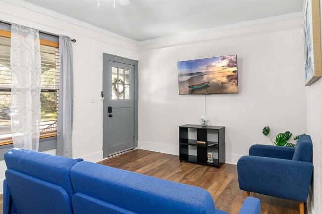 Photo - 713 1/2 Johnson Ave