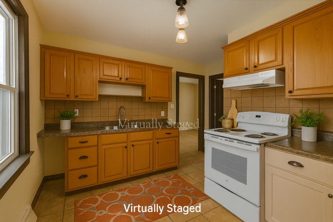 Photo - 2241 Frank Scott Pky W