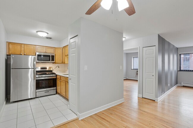 Photo - 6758 N Sheridan Rd