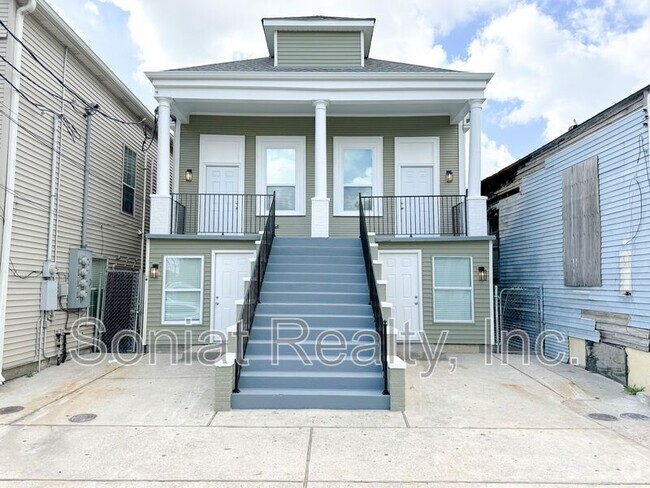 Building Photo - 2608 Bienville St Rental