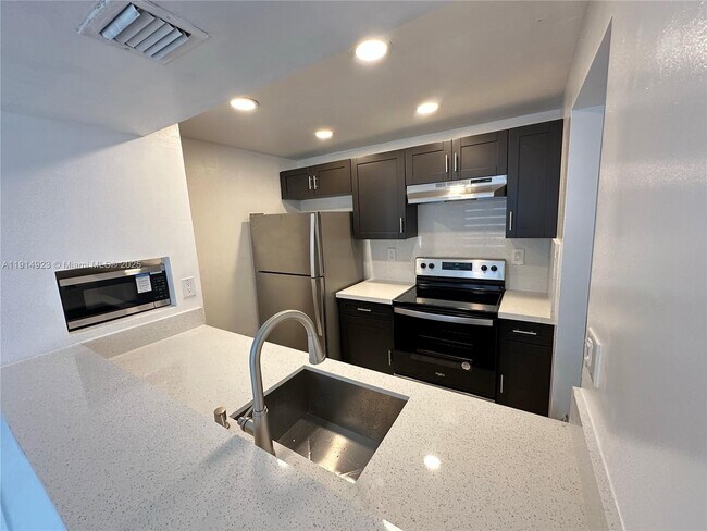 Photo - 7125 NW 186th St Unidad B311