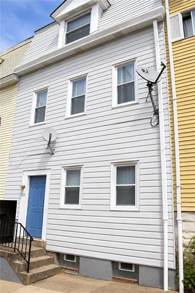 Photo - 323 38th St