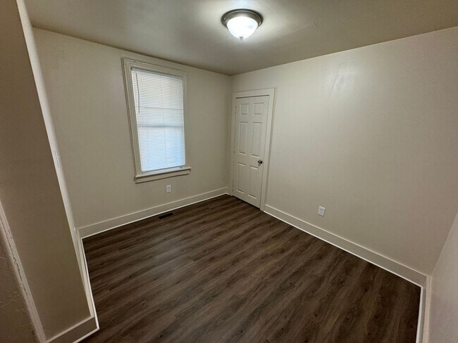 Photo - 1001 W 7th St