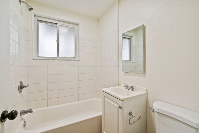 Photo - 641 Sixth St Unidad 641 6th Street  #1