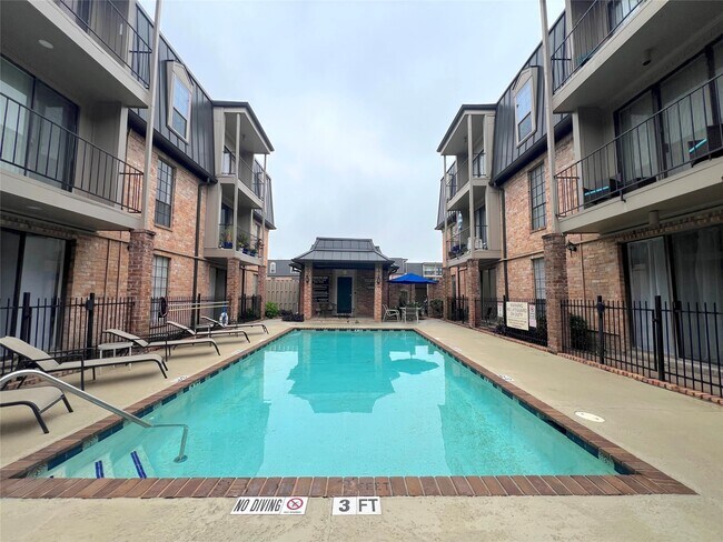 Building Photo - 2425 Underwood St Unit 154