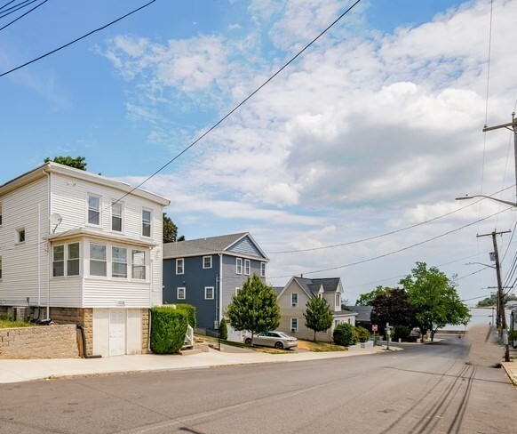 Building Photo - 1008 Winthrop Ave Unit 2