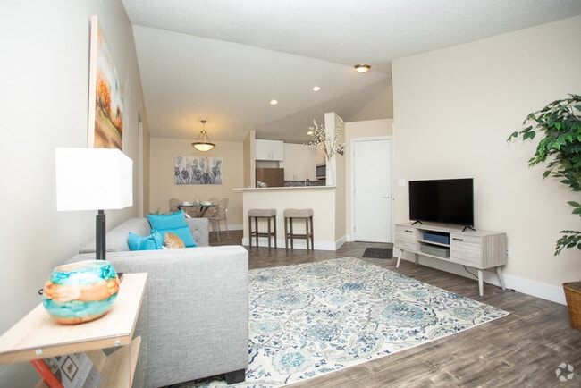 2BR, 2BA - 990 SF, Renovated Unit - The Crossing at Auburn Hills