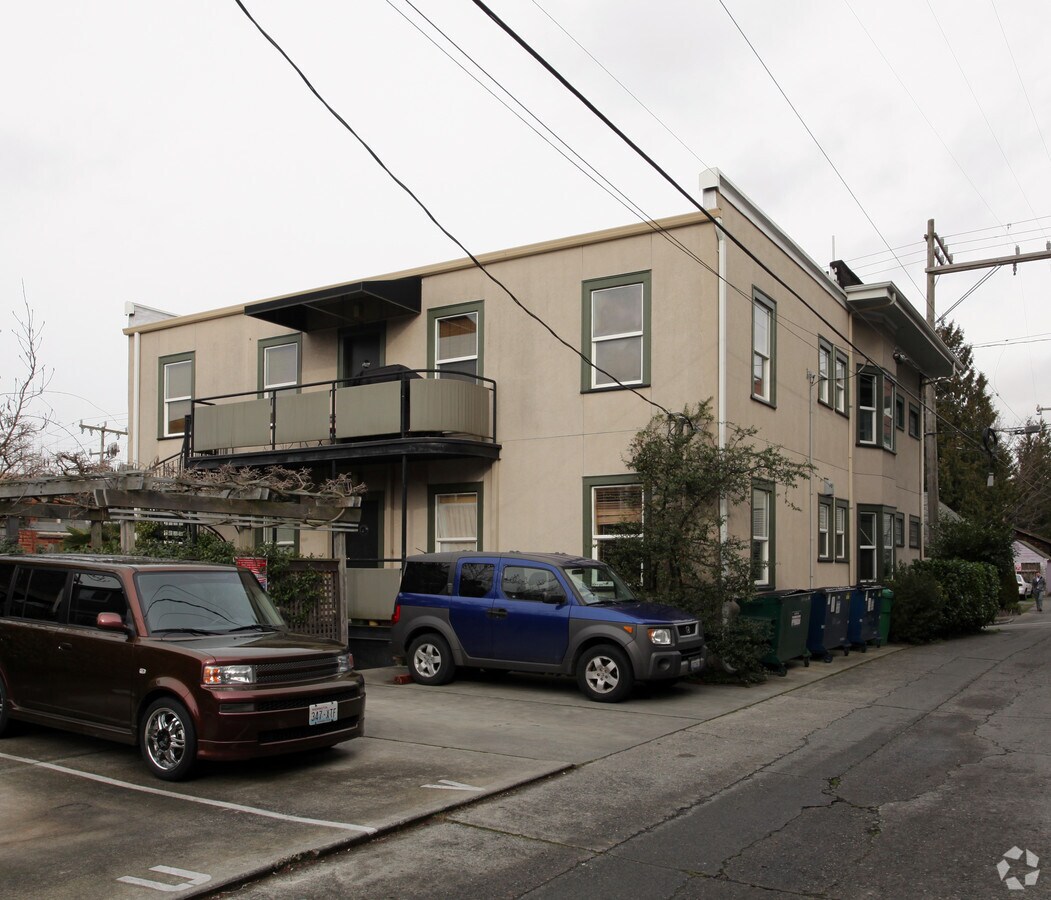 Photo - 109 E Lynn St