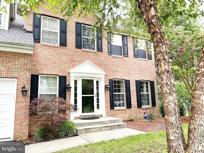 Building Photo - Beautiful Brick front Colonial Rental