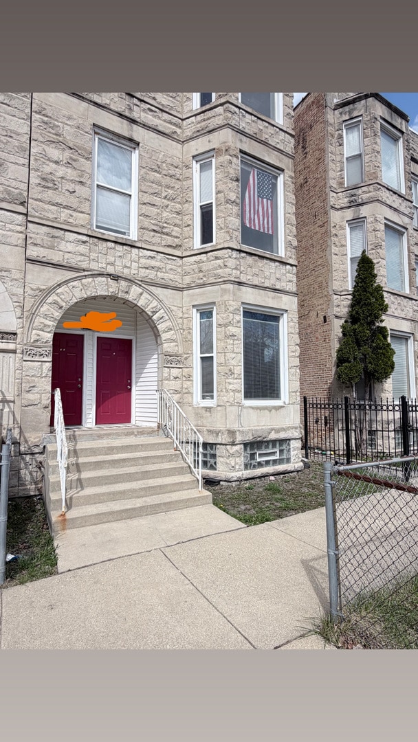 Building Photo - 3140 W Fulton Blvd