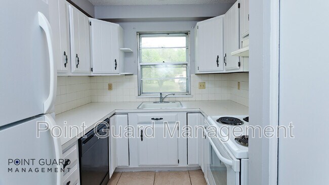 Photo - 855-863 S Broadview St