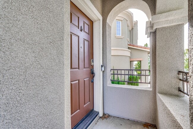 Photo - Beautiful 2 Bed 2 Bath End Unit Townhome in Communication Hills!