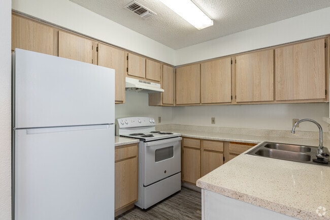 1BR, 1BA - 612SF - Kitchen