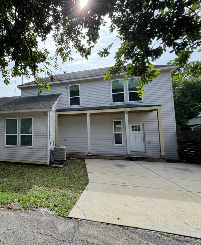 Building Photo - 3701 Derbigny St Rental