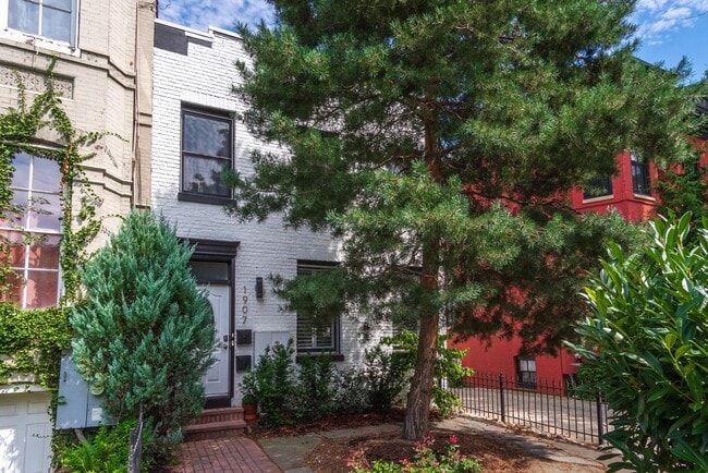 Building Photo - 1907 11th St NW