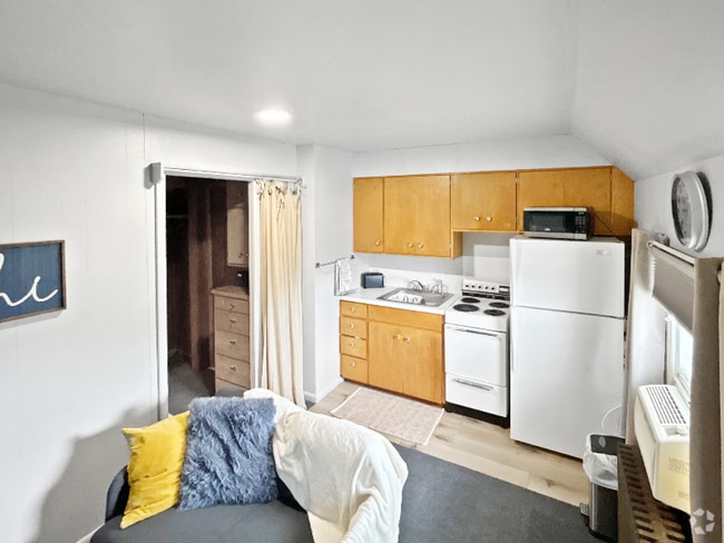Building Photo - 208 2nd St S Unit 8 Rental