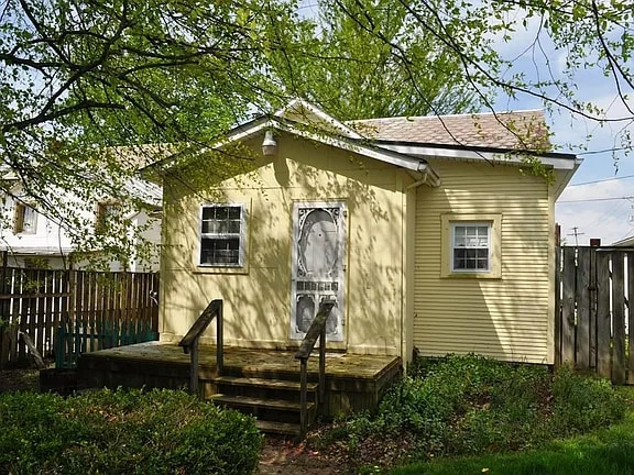 614 N Main St