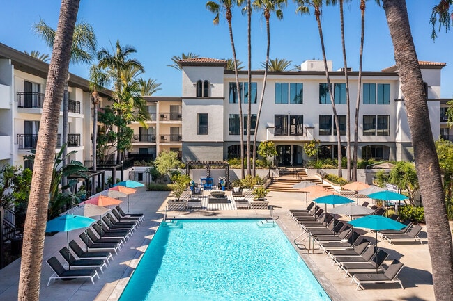 Plaza at Sherman Oaks