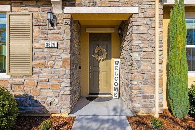 Photo - Beautiful Solar 3/2 located in Roseville! Across from Park! Gated Community!