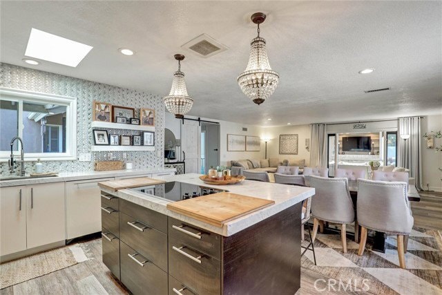 Photo - 25262 Tasman Rd