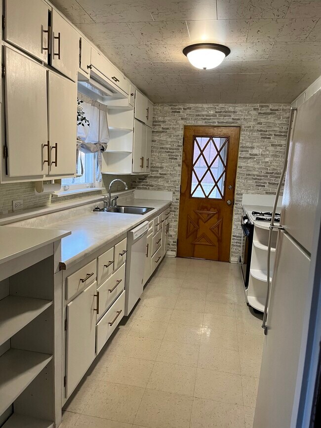 Photo - 14525 Woodland Ave