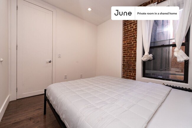 Room in Shared 4 bed/2 bath home in West Harlem