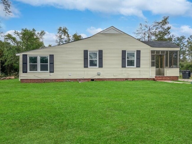 Building Photo - 2002 Shirley Ave