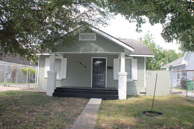 Photo - 1910 Alta Vista St