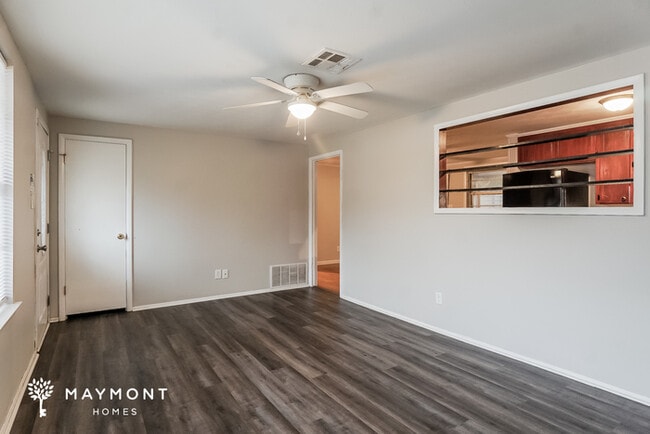 Photo - 605 Woodvale Rd