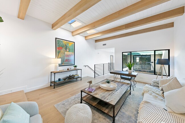 Building Photo - 6502 Dume Dr Rental